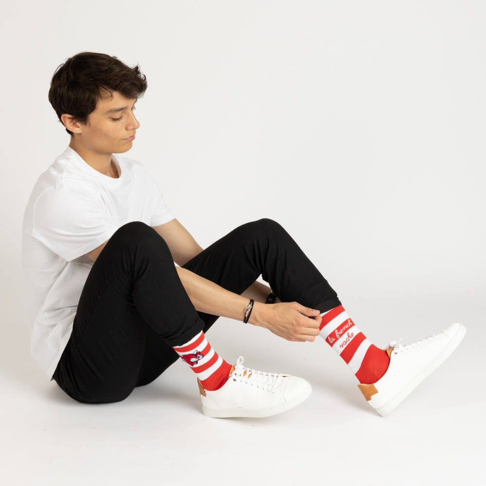 Chaussettes La Vache qui rit french vache rouge mannequin homme studio