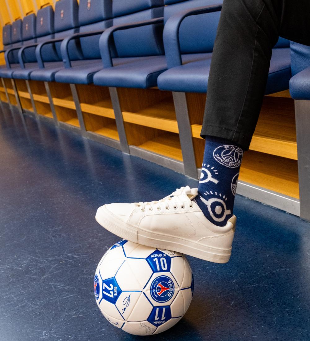 Chaussettes PSG Minions lifestyle enfants shooting vestiaires psg