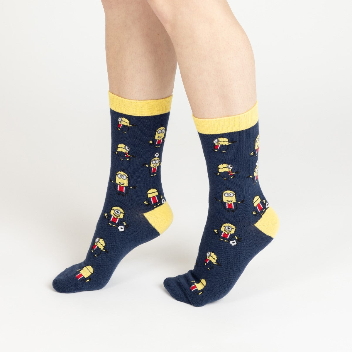Chaussettes psg minions allover portées studio