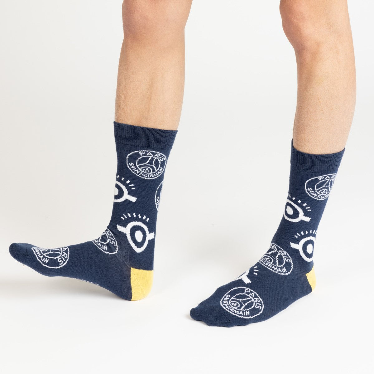 Chaussettes PSG Minions lifestyle portées studio