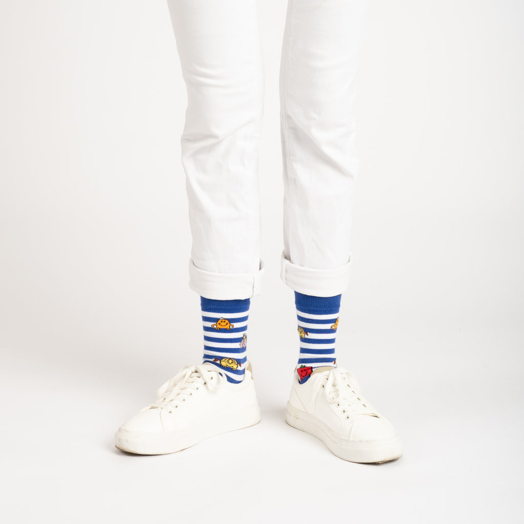 Chaussettes Monsieur Madame rayées bleues portées studio femme