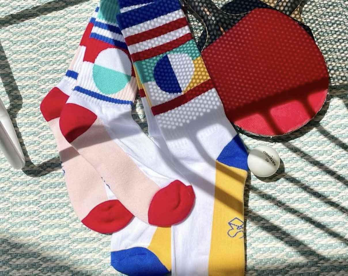 Chaussettes dépareillées : une mode qui célèbre la diversité et la différence