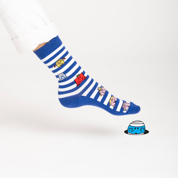 Chaussettes madame monsieur rayées bleues portées studio et personnage monsieur malchance 